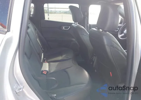 2025 Jeep Compass Trailhawk 4X4 z USA, uszkodzony, nr VIN 3C4NJDDN7ST594866